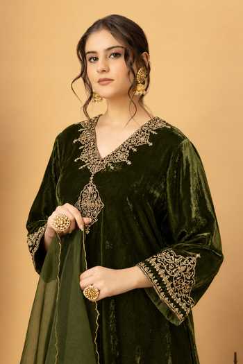 Afriya_Green , Velvet, Organza V-neck, Yes Zar-e-makhmal A-line Kurta Set _Online_at_Aza_Fashions