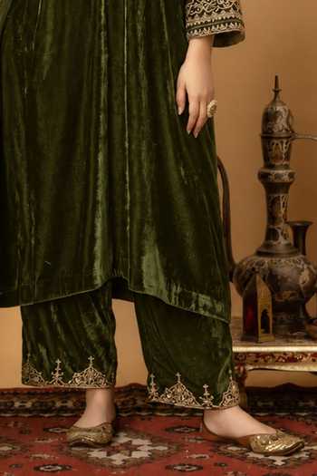 Afriya_Green , Velvet, Organza V-neck, Yes Zar-e-makhmal A-line Kurta Set _at_Aza_Fashions