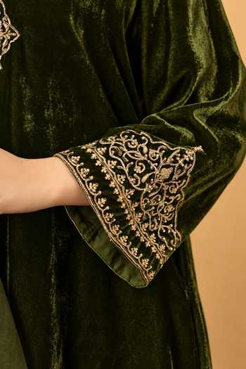 Shop_Afriya_Green , Velvet, Organza V-neck, Yes Zar-e-makhmal A-line Kurta Set 