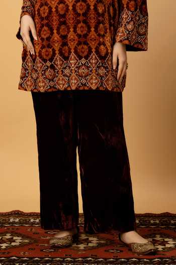 Afriya_Maroon Silk, Velvet Round Neck, Yes Zar-e-makhmal Short Kurta And Pant Set _Online_at_Aza_Fashions