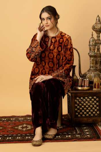 Shop_Afriya_Maroon Silk, Velvet Round Neck, Yes Zar-e-makhmal Short Kurta And Pant Set 