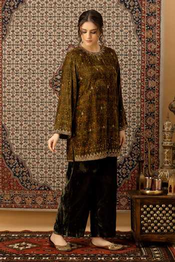 Afriya Zar-e-Makhmal Green Short Kurta & Pant Set