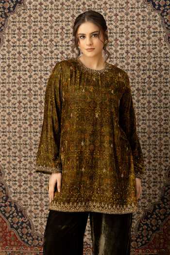 Afriya_Green Silk, Velvet Round Neck Zar-e-makhmal Short Kurta And Pant Set _at_Aza_Fashions