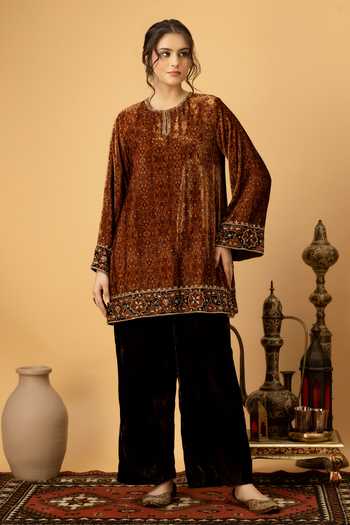 Afriya Zar-e-Makhmal Brown Short Kurta & Pant Set