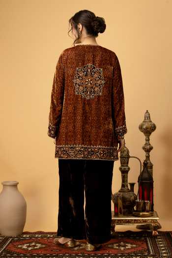 Afriya Zar-e-Makhmal Brown Short Kurta & Pant Set