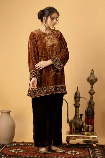 Buy_Afriya_Brown Velvet Round Neck, Yes Zar-e-makhmal Short Kurta And Pant Set _Online_at_Aza_Fashions