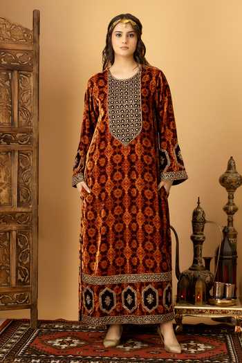 Afriya Zar-e-Makhmal Maroon Long Kaftan