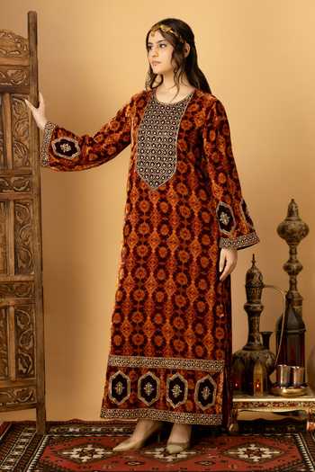 Buy_Afriya_Maroon Silk, Velvet Round Neck Zar-e-makhmal Long Kaftan _Online_at_Aza_Fashions