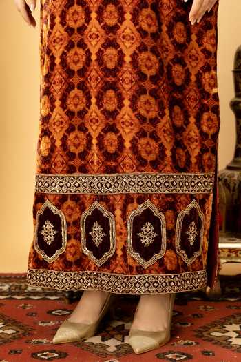 Buy_Afriya_Maroon Silk, Velvet Round Neck Zar-e-makhmal Long Kaftan 