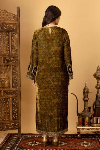 Afriya Zar-e-Makhmal Green Long Kaftan 