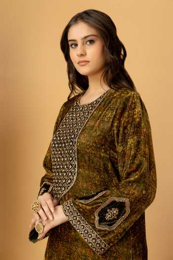 Afriya Green Silk, Velvet Round Neck Zar-e-makhmal Long Kaftan at Aza Fashions Afriya_Green Silk, Velvet Round Neck Zar-e-makhmal Long Kaftan _at_Aza_Fashions