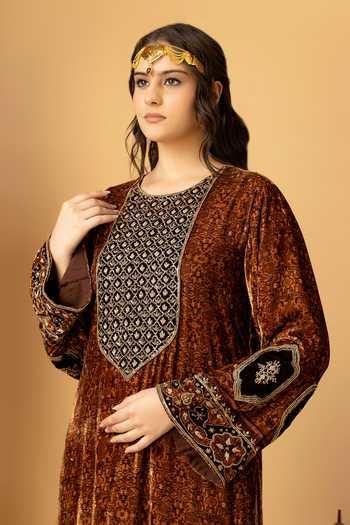 Buy_Afriya_Brown Silk, Velvet Round Neck Zar-e-makhmal Long Kaftan 