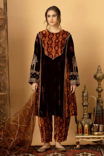 Afriya Zar-e-Makhmal Maroon Kali Kurta Set
