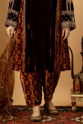 Buy_Afriya_Maroon , Velvet, Organza Round Neck Zar-e-makhmal Kali Kurta Set _Online_at_Aza_Fashions
