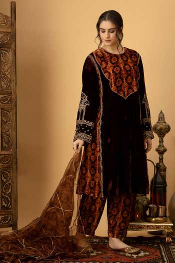Buy_Afriya_Maroon , Velvet, Organza Round Neck Zar-e-makhmal Kali Kurta Set 