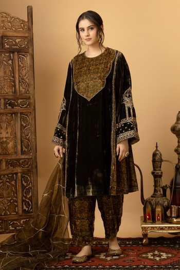Afriya Zar-e-Makhmal Green Kali Kurta Set