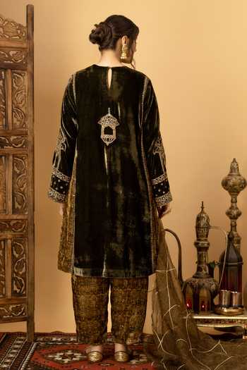 Afriya Zar-e-Makhmal Green Kali Kurta Set