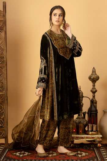 Shop_Afriya_Green , Velvet, Organza Round Neck Zar-e-makhmal Kali Kurta Set _Online_at_Aza_Fashions