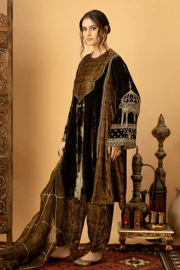 Buy_Afriya_Green , Velvet, Organza Round Neck Zar-e-makhmal Kali Kurta Set 