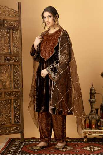 Afriya Zar-e-Makhmal Brown Kali Kurta Set