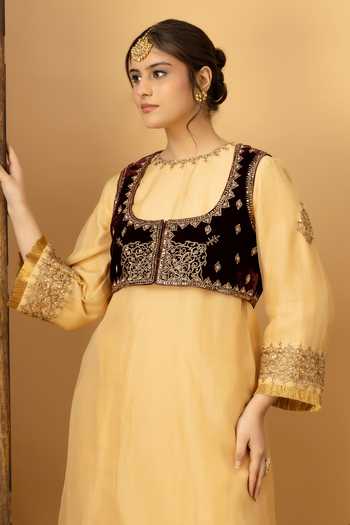 Afriya Zar-e-Makhmal Maroon Short Jacket