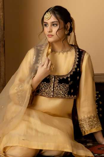 Buy_Afriya_Maroon Silk, Velvet Round Neck Zar-e-makhmal Short Jacket 