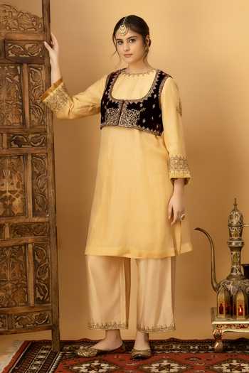 Shop_Afriya_Maroon Silk, Velvet Round Neck Zar-e-makhmal Short Jacket 