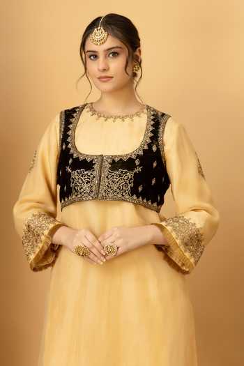 Afriya Zar-e-Makhmal Green Short Jacket