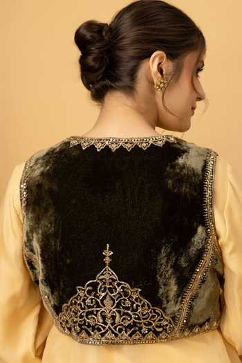 Afriya Zar-e-Makhmal Green Short Jacket