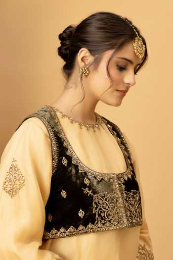 Buy_Afriya_Green Silk, Velvet Round Neck Zar-e-makhmal Short Jacket 