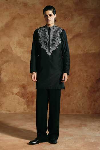 Aman Takyar Embroidered Kurta & Pant Set