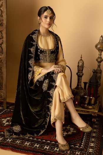 Afriya_Green Silk, Velvet Zar-e-makhmal Dupatta _at_Aza_Fashions