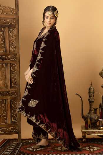 Buy_Afriya_Maroon Silk, Velvet Zar-e-makhmal Dupatta _Online_at_Aza_Fashions