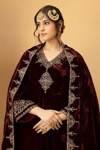 Afriya_Maroon Silk, Velvet Zar-e-makhmal Dupatta _at_Aza_Fashions