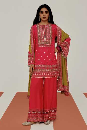 Basanti Kapde Aur Koffee Archival Fuschia Embroidered Kurta Set