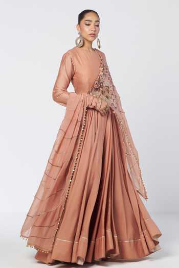 Rishi And Vibhuti Peach Silk, Organza, Chanderi Round Biscoff Anarkali With Embroidered Dupatta Online at Aza Fashions Rishi And Vibhuti_Peach Silk, Organza, Chanderi Round Biscoff Anarkali With Embroidered Dupatta _Online_at_Aza_Fashions