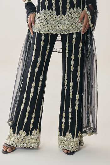 Shop Seema Thukral Black Organza, Georgette, Satin, Net Keyhole Laurel Embellished Kurta Pant Set Online at Aza Fashions Shop_Seema Thukral_Black Organza, Georgette, Satin, Net Keyhole Laurel Embellished Kurta Pant Set _Online_at_Aza_Fashions