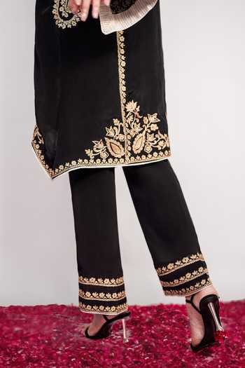 Buy Daljit Sudan Black Crepe V-neck, Yes Embroidered Pheran Kurta And Pant Set Buy_Daljit Sudan_Black Crepe V-neck, Yes Embroidered Pheran Kurta And Pant Set