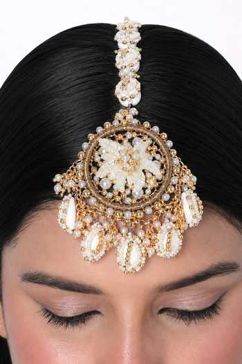Vaidaan Aanvi Shell Beaded Maangtikka 