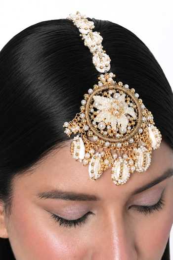Vaidaan Aanvi Shell Beaded Maangtikka 