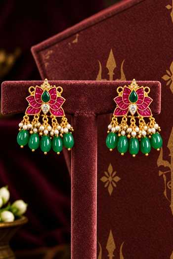 Tussya_Gold Plated Rajvalli Kundan Necklace Set _Online_at_Aza_Fashions