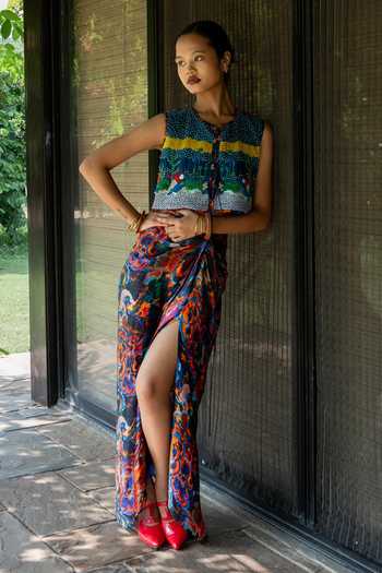 Amka Assagao Sleeveless Top Skirt Set 