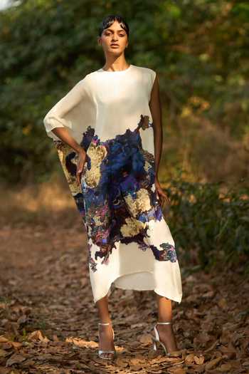Amka Blue Crepe Round Neck Ozran Flowy Kaftan Online at Aza Fashions Amka_Blue Crepe Round Neck Ozran Flowy Kaftan _Online_at_Aza_Fashions