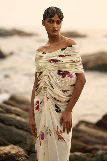 Buy_Amka_Cream Crepe Off-shoulder Cabo Pleated Top And Skirt Set 