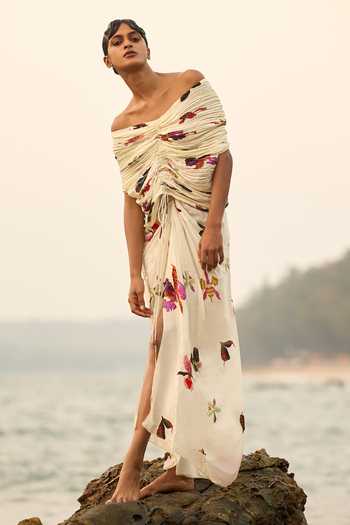 Buy Amka Cream Crepe Off-shoulder Cabo Pleated Top Online at Aza Fashions Buy_Amka_Cream Crepe Off-shoulder Cabo Pleated Top _Online_at_Aza_Fashions
