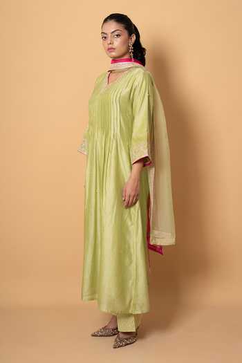 Kameez Green Chanderi, Cotton, Organza V-neck, Yes Gota Patti Work Kurta Set Online at Aza Fashions Kameez_Green Chanderi, Cotton, Organza V-neck, Yes Gota Patti Work Kurta Set _Online_at_Aza_Fashions