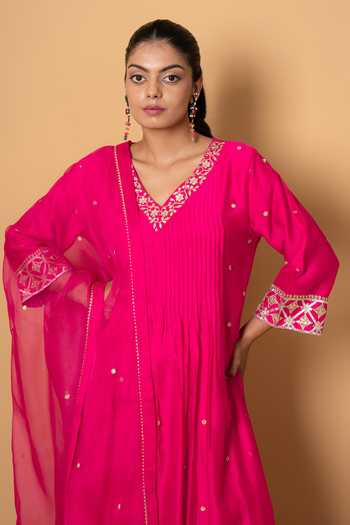 Buy Kameez Magenta Chanderi, Cotton, Organza V-neck, Yes Gota Patti Kurta Set Online at Aza Fashions Buy_Kameez_Magenta Chanderi, Cotton, Organza V-neck, Yes Gota Patti Kurta Set _Online_at_Aza_Fashions