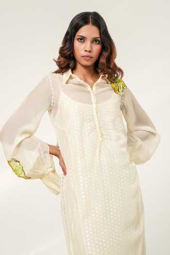 Shwetanga Ivory Organza, Georgette Collared Neck, Yes Flora Patchwork Kurta Online at Aza Fashions Shwetanga_Ivory Organza, Georgette Collared Neck, Yes Flora Patchwork Kurta _Online_at_Aza_Fashions
