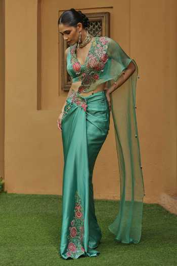 Buy Label Moni K Green Organza, Satin V-neck Maira Paisley Embroidered Pre-draped Saree Set Online at Aza Fashions Buy_Label Moni K_Green Organza, Satin V-neck Maira Paisley Embroidered Pre-draped Saree Set _Online_at_Aza_Fashions