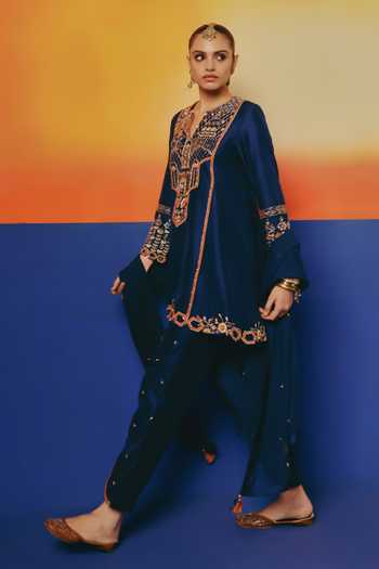 Buy Warra Blue Silk Notched Neck Leaf Hand Embroidered Pure Kurta Set Online at Aza Fashions Buy_Warra_Blue Silk Notched Neck Leaf Hand Embroidered Pure Kurta Set _Online_at_Aza_Fashions